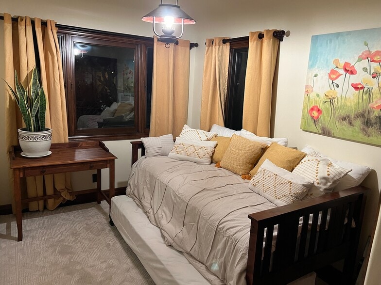 Building Photo - 2034 Gillespie St