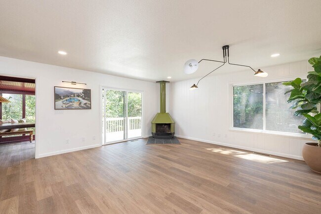 Building Photo - 884 Shrewsbury Ln