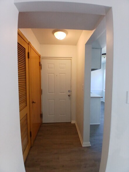 Building Photo - 1950 Nelawood Rd