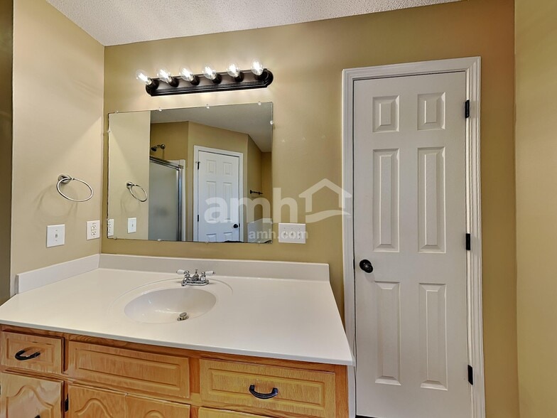 Building Photo - 3498 Torrington Ln