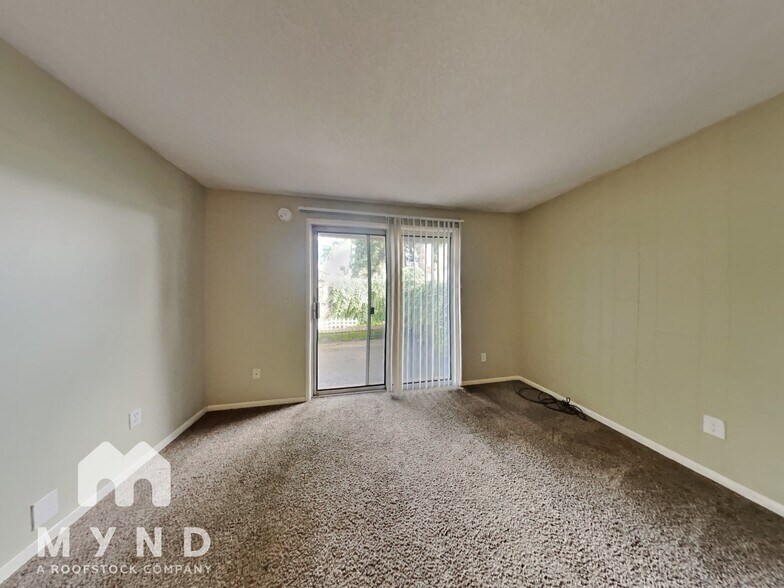 Building Photo - 707 NE 108th Ave