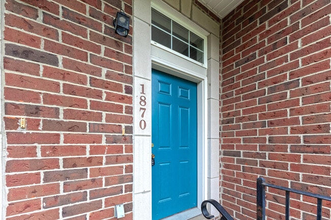 Building Photo - 1870 Lindsay Ln