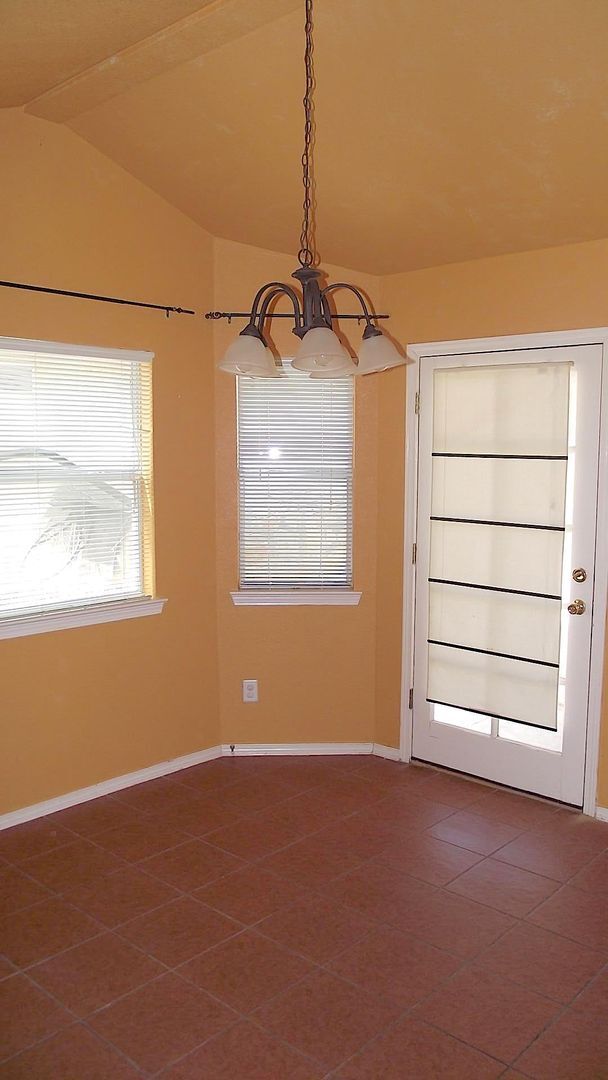 Building Photo - Northeast El Paso 3 Bed/2 Bath with Refrig A/C