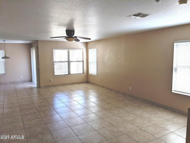 Building Photo - 7500 E Deer Valley Rd