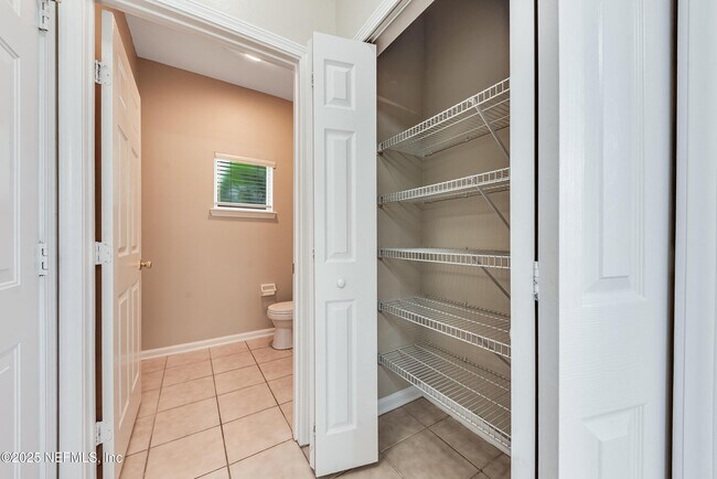 Building Photo - 7990 Baymeadows Cir E