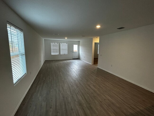 Building Photo - VIDA Subdivison - 4bed 2 bath Home