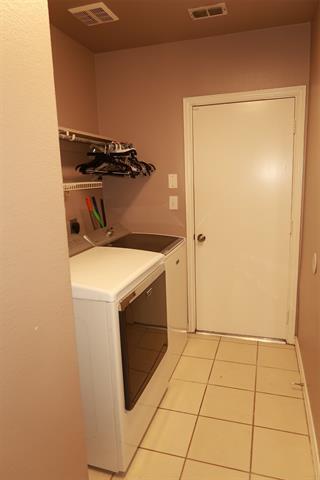 Building Photo - 6307 Lakewood Dr