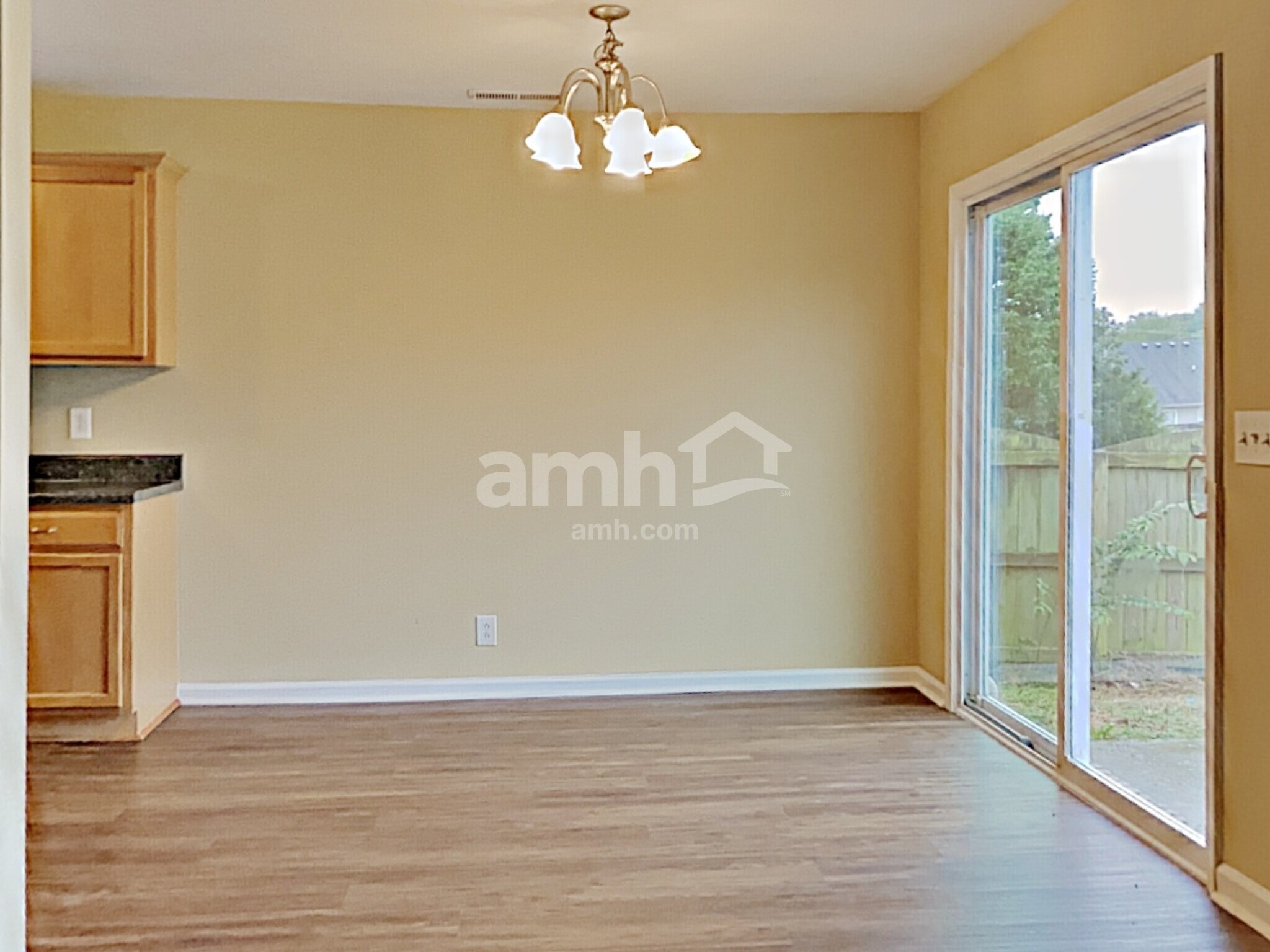 Building Photo - 1262 Lasalle Dr