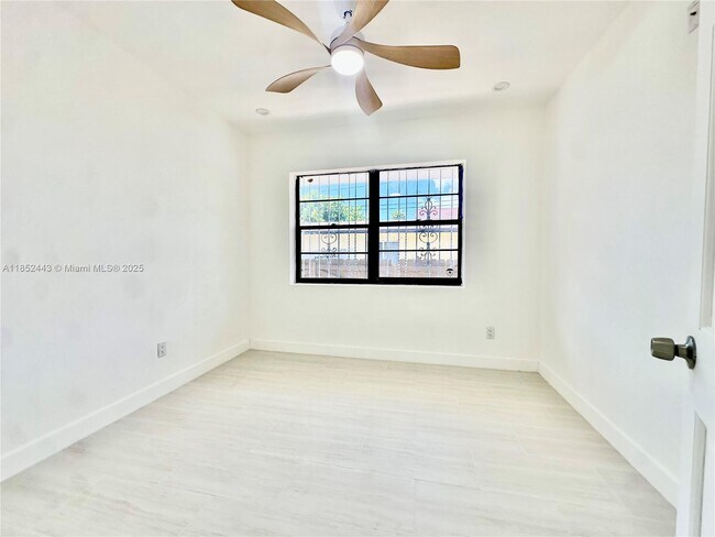 Building Photo - 3525 SW 92nd Ave