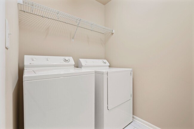 Building Photo - Renovated Cary Townhome | 3BR + Garage | Near RTP & RDU
