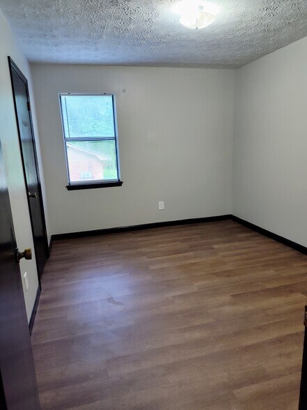 Building Photo - 110 Picasso Dr