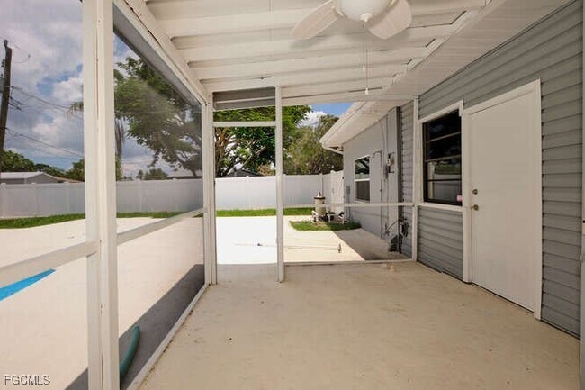 Building Photo - 4370 Deleon St