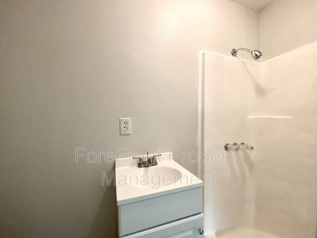 Building Photo - 1445 Delgado St