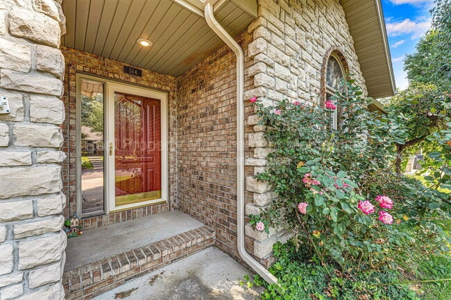 Building Photo - 514 N Ellen St