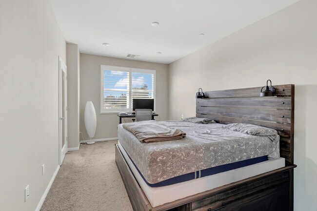 Building Photo - 37335 Duckling Ter