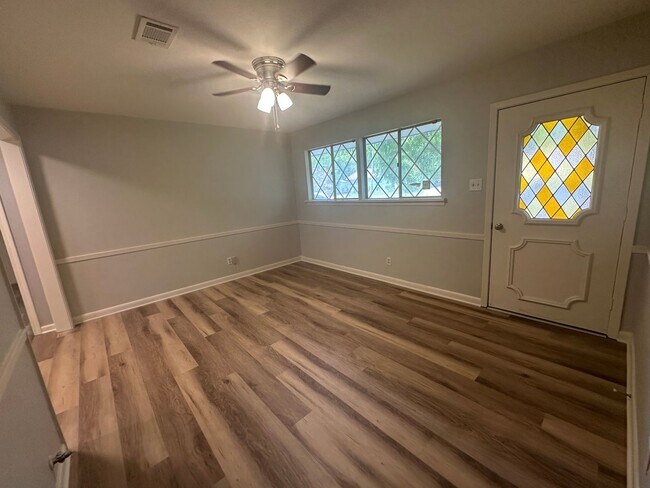Building Photo - Lynbrook Subdivision
