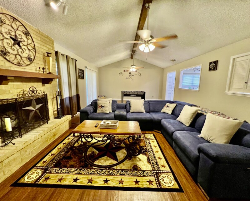 Building Photo - 13806 Wood Breeze