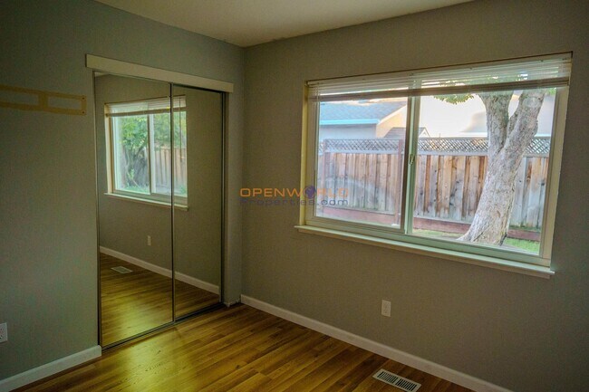 Building Photo - Spacious 4BR Single-Story Home w/ Garage i...