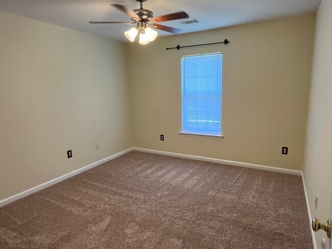 Building Photo - 4010 Nantucket Cir