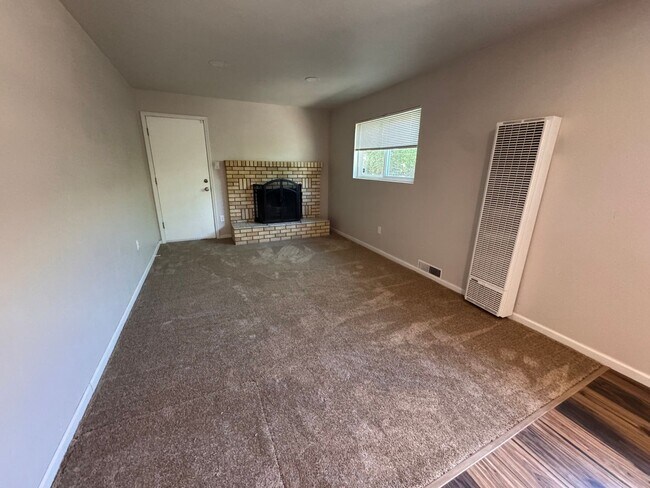 Building Photo - Beautiful 3 bedroom 2 bath home.