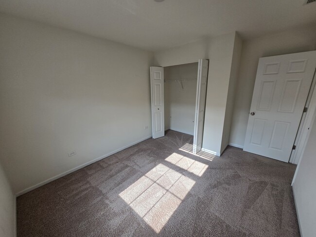 Building Photo - 522 Fairway Dr