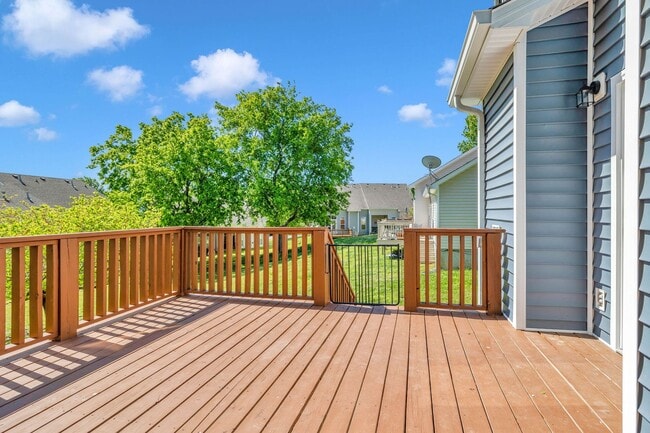 Building Photo - Beautiful and light-filled home in the desirable Normandy Place community located in Nashville’s ...