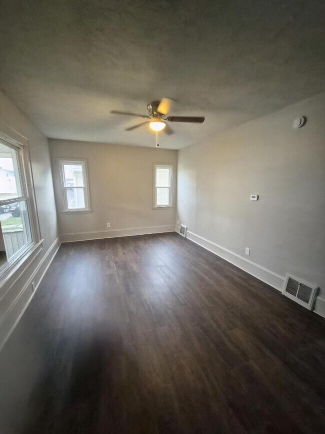 Building Photo - 323 Bedford Ave NW