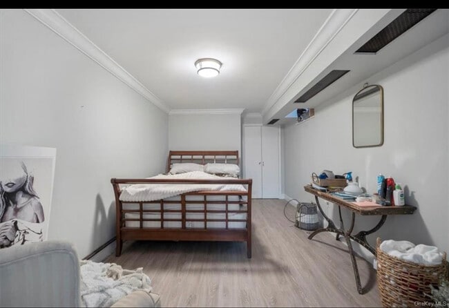 Primary Photo - 98 E 237th St