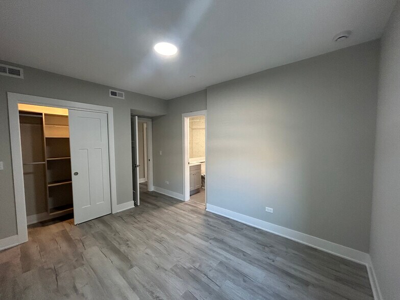 Building Photo - 1131 Oak Ave