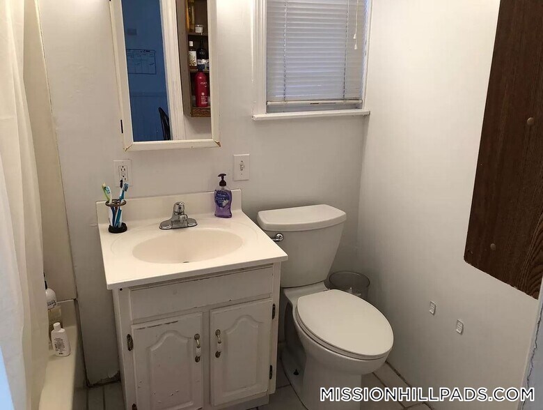 Building Photo - 91-93 Calumet St.