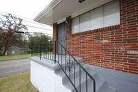 Building Photo - 2014 Vine St