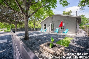 Building Photo - 555 Hansford St