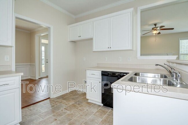 Building Photo - 1111 Hunters Cove