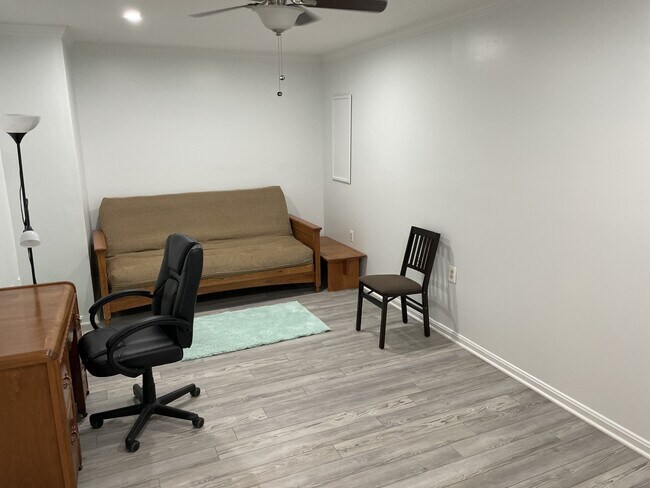 Building Photo - 6108 Castletown Way