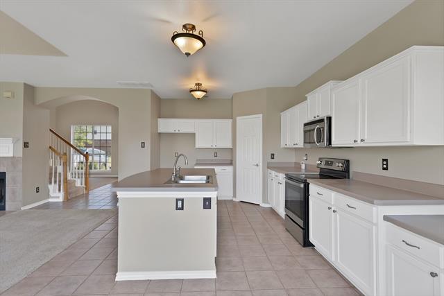 Building Photo - 211 Camp Creek Dr