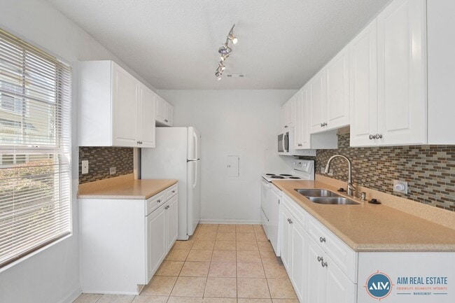 Building Photo - Immaculate 2-Bedroom Ground-Floor Villa in...