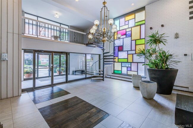 Building Photo - 7 Lake St