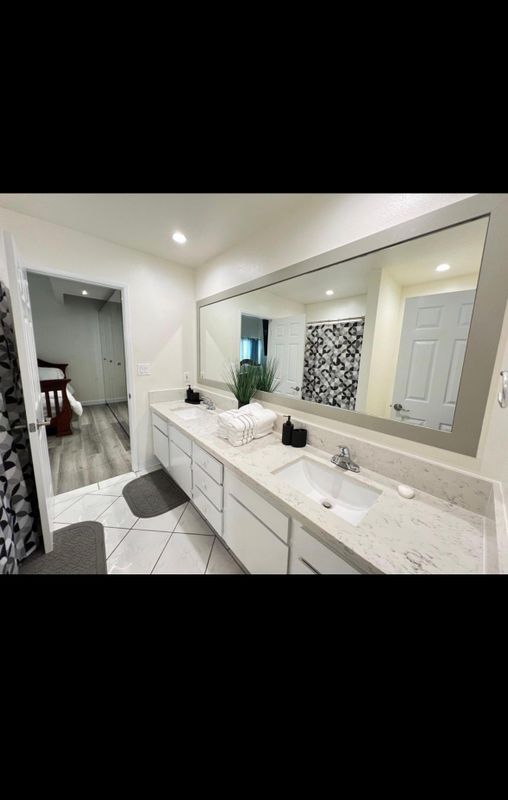 Building Photo - 7651 Reseda Blvd