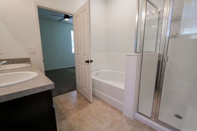 Building Photo - Stunning 3-Bedroom Retreat with 2 Full Bat...