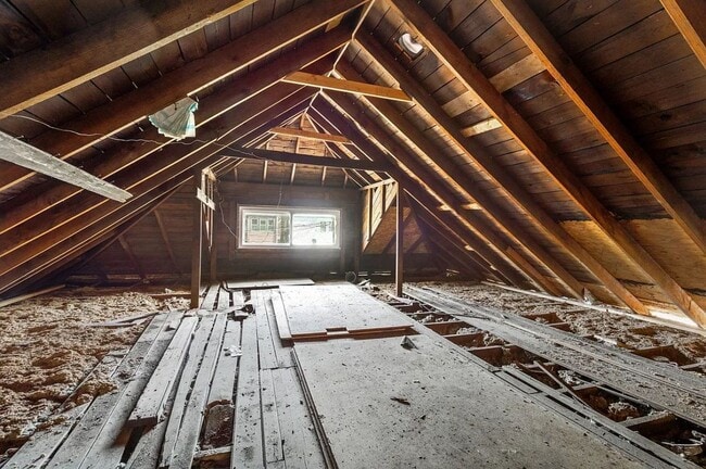 Building Photo - 722 E 91st Pl