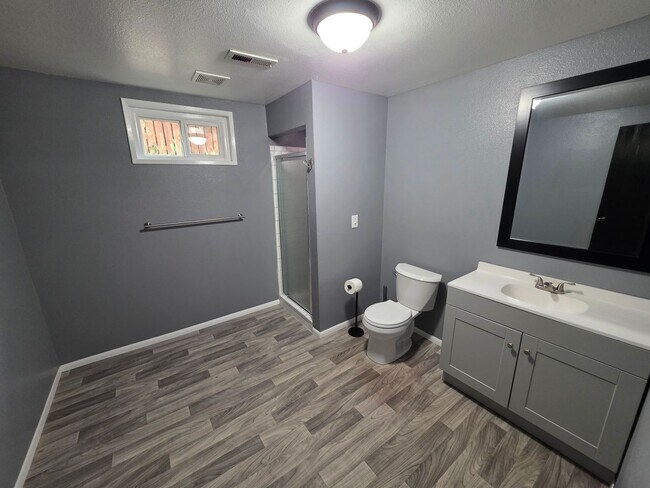 Building Photo - Beautiful Home in 5 Mile