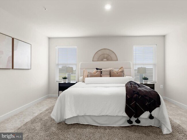 Building Photo - 4738 Naples Ave