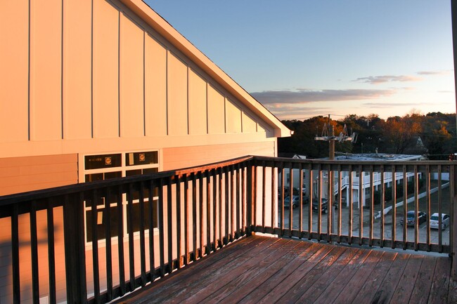 Building Photo - Experience the beauty of the Chesapeake Ba...