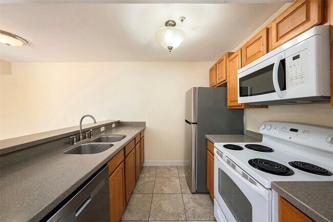 Building Photo - 455 Alt 19