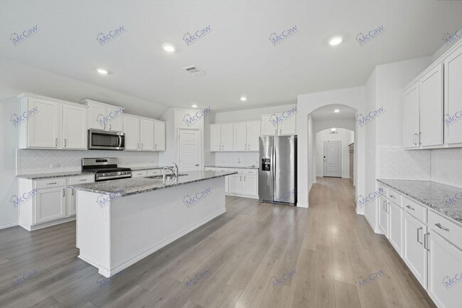 Building Photo - 3000 Llano Rd