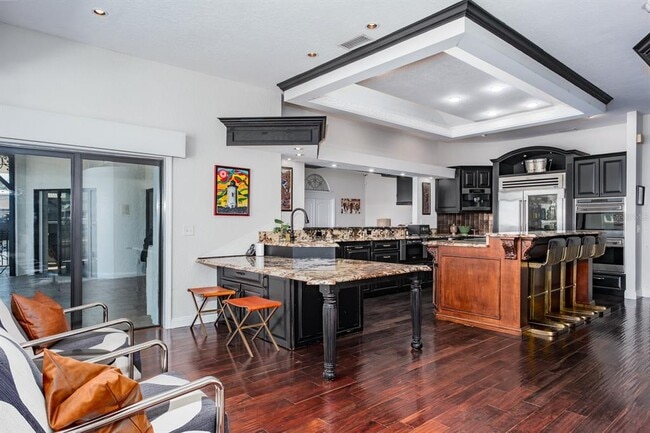 Building Photo - 5949 Seabird Dr S