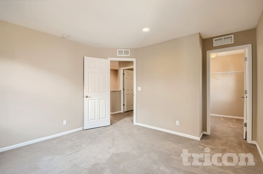 Building Photo - 2172 Willow Ct