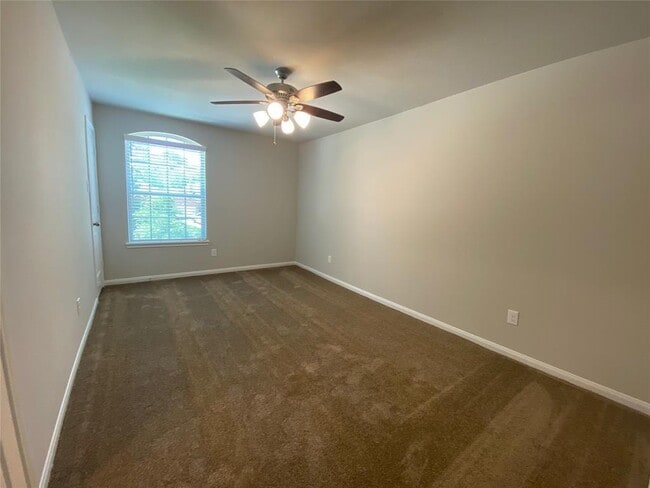 Building Photo - 13443 Greenbrier Dr