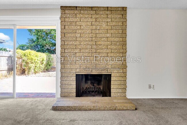 Building Photo - 5633 Scripps St