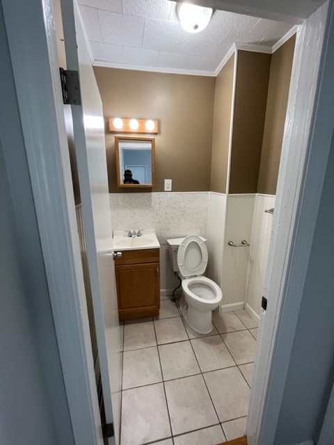 Building Photo - 388 Snell St